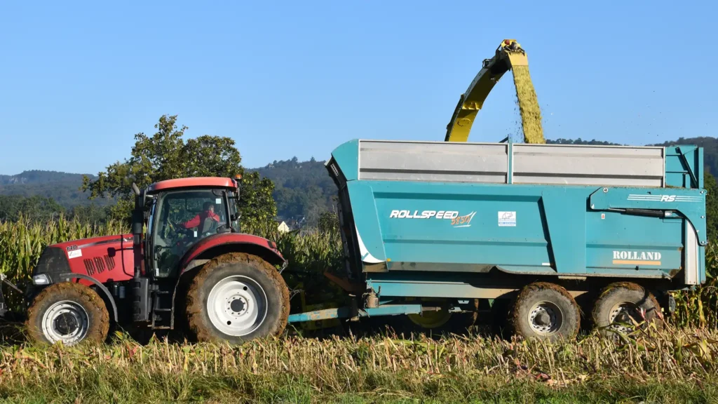 A Chowns Agricultural Services Bale Carting Crop Harvesting Transport Grain Carting