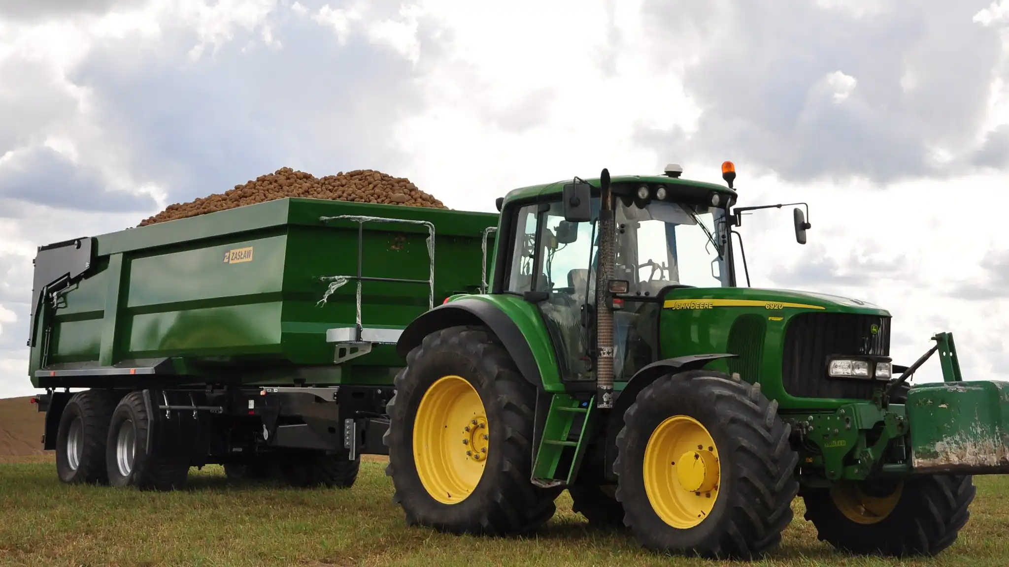 A Chowns Agricultural Services Bale Carting Crop Harvesting Transport Potato Carting
